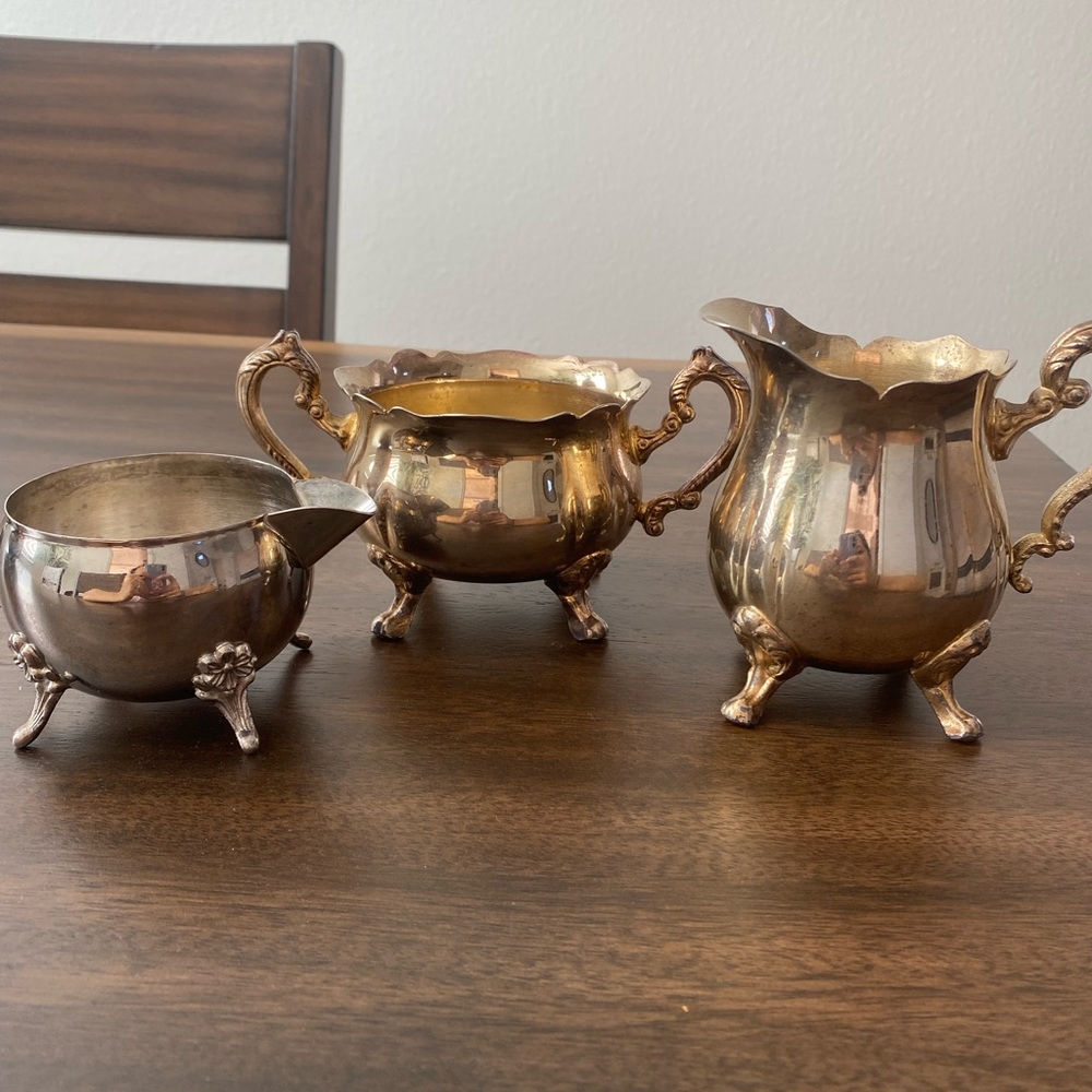 Vintage creamer and sugar set